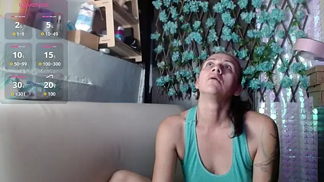 Snapshot of darling_hott chatting on 7, 4, 2026 darling hott online show from 7, 4, 2026