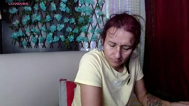 Snapshot of darling_hott chatting on 28, 5, 2026 darling hott online show from 28, 5, 2026