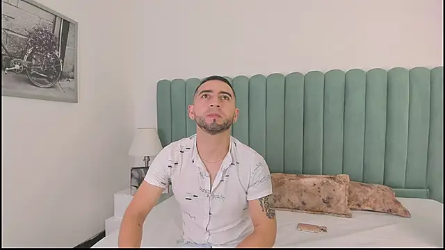 Snapshot of Lushian_ chatting on 6, 10, 2025 Lushian online show from 6, 10, 2025