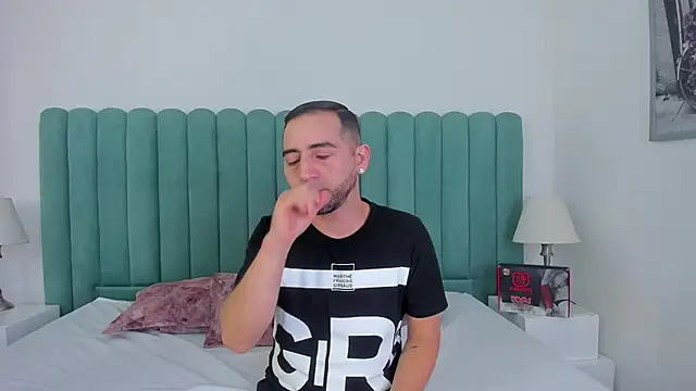 Snapshot of Lushian_ chatting on 7, 11, 2025 Lushian online show from 7, 11, 2025