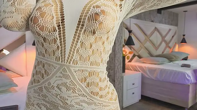 Snapshot of Saara_evans_ chatting on 3, 10, 2025 Saara evans online show from 3, 10, 2025