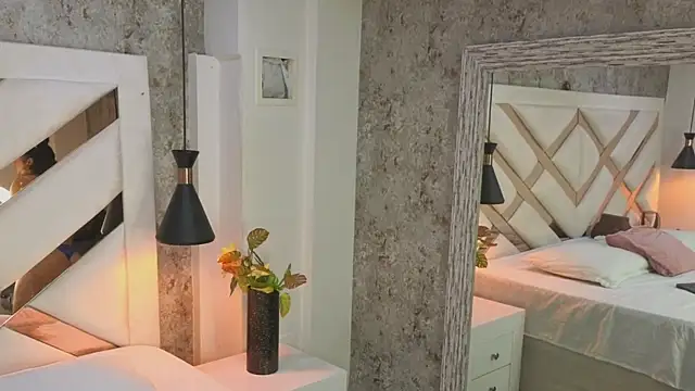 Snapshot of Saara_evans_ chatting on 15, 10, 2025 Saara evans online show from 15, 10, 2025