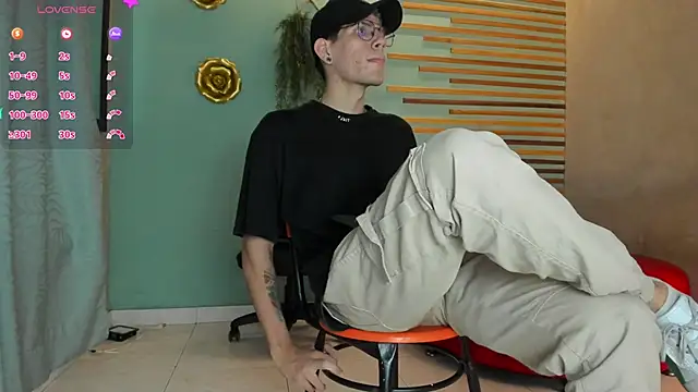 Snapshot of david_huge chatting on 2, 10, 2025 david huge online show from 2, 10, 2025