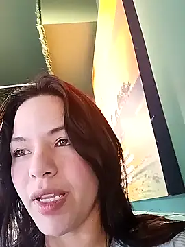 Snapshot of avril_vinn chatting on 14, 11, 2025 avril vinn online show from 14, 11, 2025