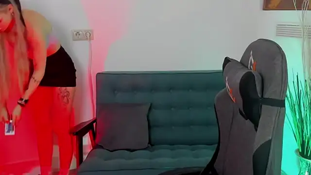 AvaDaviis online show from 8, 10, 2025