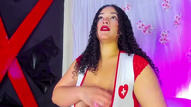 Snapshot of ivonne_diaz1 chatting on 25, 6, 2026 ivonne diaz1 online show from 25, 6, 2026