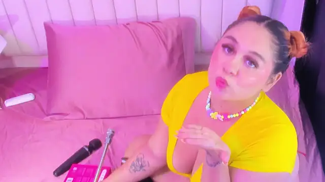 Snapshot of sharlotthe_bigass chatting on 12, 6, 2026 sharlotthe bigass online show from 12, 6, 2026