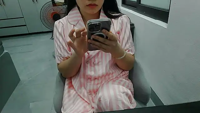 Snapshot of Emachiii chatting on 7, 5, 2026 Emachiii online show from 7, 5, 2026