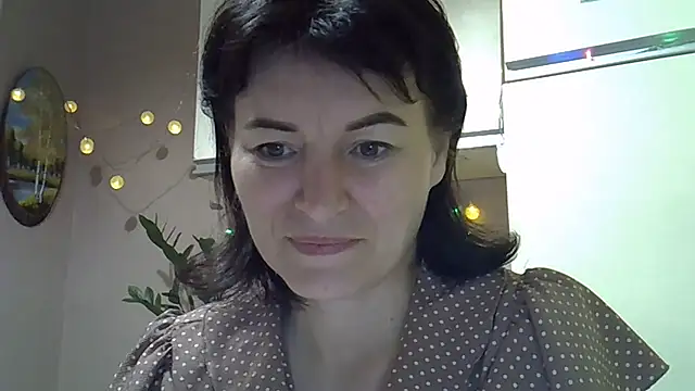 Krystal 82 online show from 5, 10, 2025