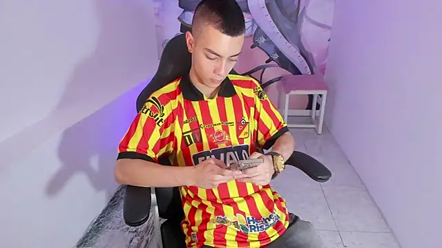 Dereck Boy8 online show from 7, 11, 2025