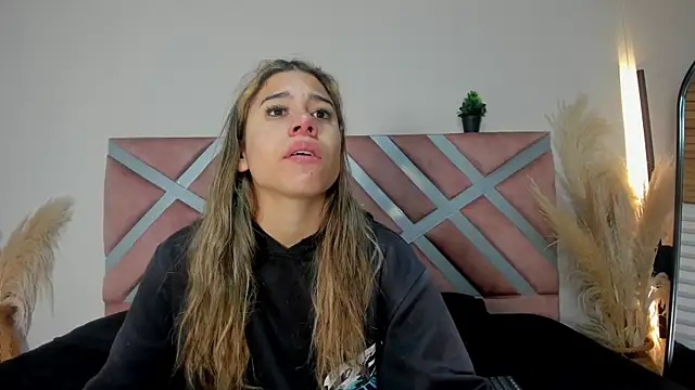 Snapshot of Rachell_criss chatting on 13, 6, 2026 Rachell criss online show from 13, 6, 2026