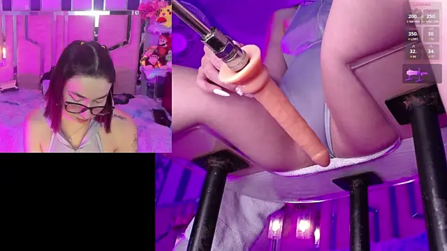 Snapshot of NicoleFerrel chatting on 26, 4, 2026 NicoleFerrel online show from 26, 4, 2026