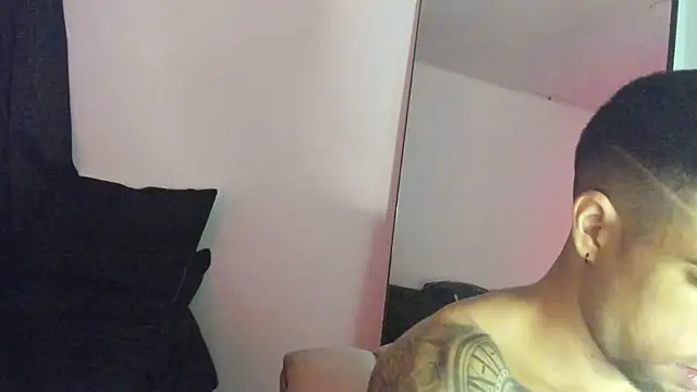 Snapshot of ThiagoLugo chatting on 3, 11, 2025 ThiagoLugo online show from 3, 11, 2025