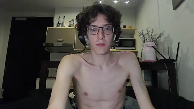 Snapshot of LovesomeCookie chatting on 10, 10, 2025 LovesomeCookie online show from 10, 10, 2025