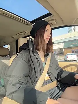 DollyTall online show from 4, 2, 2026