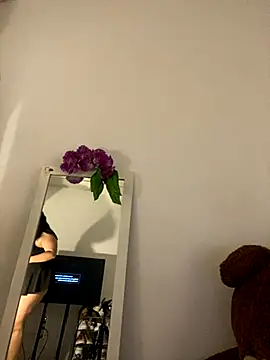 Emily Taylor2 online show from 14, 11, 2025