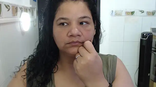 Snapshot of May_fk chatting on 4, 11, 2025 May fk online show from 4, 11, 2025