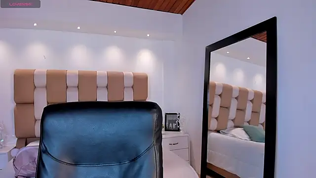 AidaJones online show from 30, 10, 2025