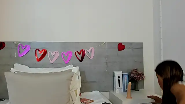 sunnyWhitee online show from 12, 2, 2026