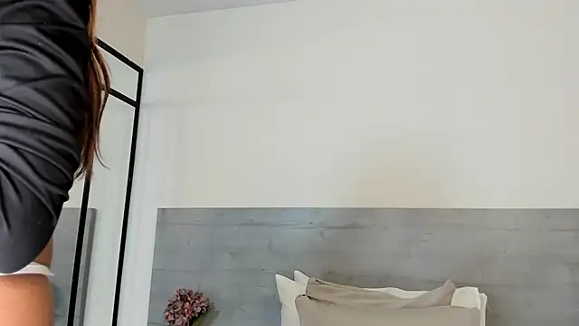 sunnyWhitee online show from 13, 3, 2026