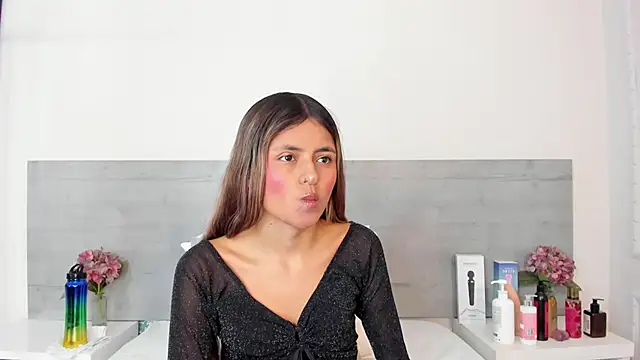 Snapshot of sunnyWhitee chatting on 11, 4, 2026 sunnyWhitee online show from 11, 4, 2026