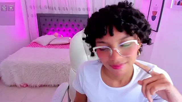 Snapshot of aitana_kahlo chatting on 12, 9, 2025 aitana kahlo online show from 12, 9, 2025