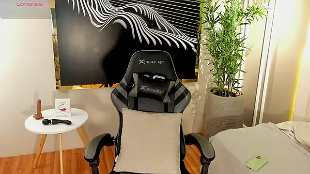 Skyyle  online show from 26, 11, 2025