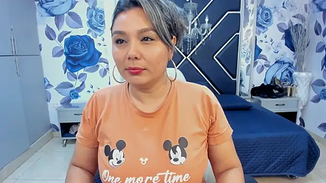 LatinaHoleQueen online show from 15, 9, 2025