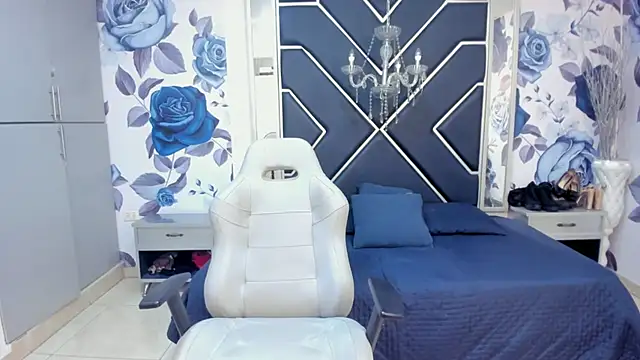 LatinaHoleQueen online show from 26, 9, 2025