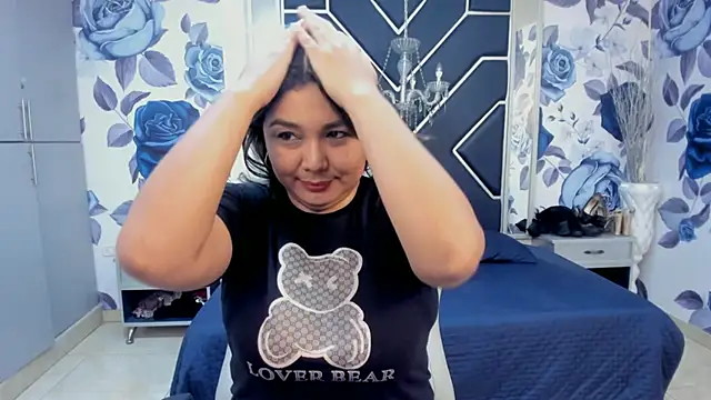 LatinaHoleQueen online show from 3, 10, 2025