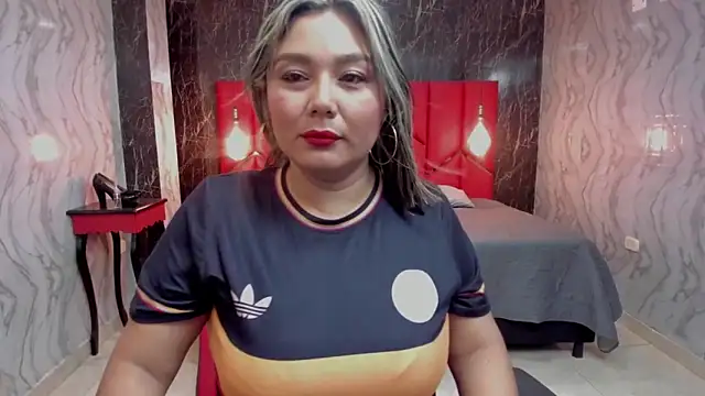 LatinaHoleQueen online show from 16, 5, 2026
