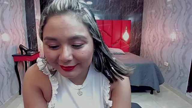 LatinaHoleQueen online show from 20, 5, 2026