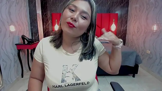 LatinaHoleQueen online show from 28, 5, 2026