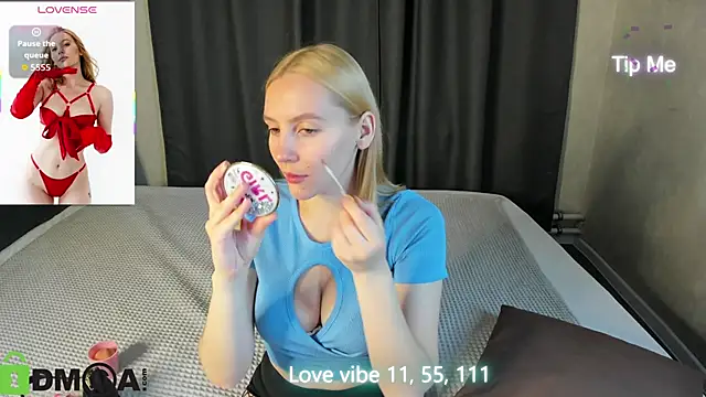 Snapshot of Anna_Chelsea chatting on 8, 10, 2025 Anna Chelsea online show from 8, 10, 2025