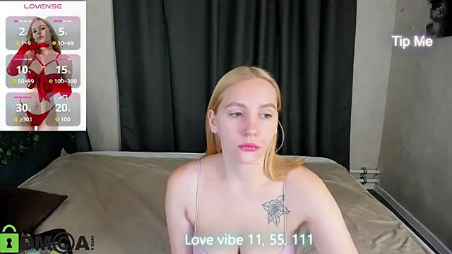 Snapshot of Anna_Chelsea chatting on 21, 10, 2025 Anna Chelsea online show from 21, 10, 2025