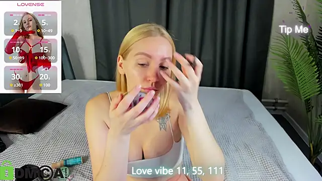 Snapshot of Anna_Chelsea chatting on 3, 11, 2025 Anna Chelsea online show from 3, 11, 2025