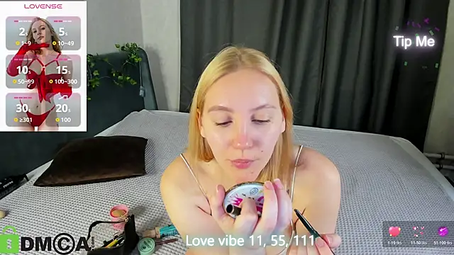 Snapshot of Anna_Chelsea chatting on 4, 11, 2025 Anna Chelsea online show from 4, 11, 2025