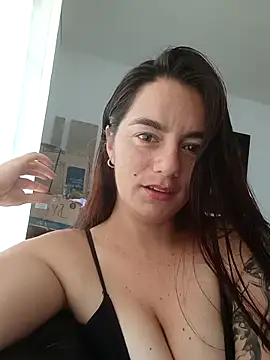 Demy Rhoades online show from 30, 4, 2026