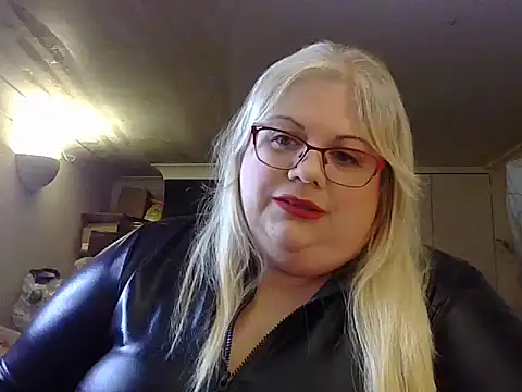Snapshot of Kinkyhousewife83 chatting on 27, 9, 2025 Kinkyhousewife83 online show from 27, 9, 2025