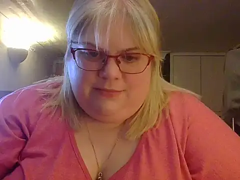 Snapshot of Kinkyhousewife83 chatting on 6, 1, 2026 Kinkyhousewife83 online show from 6, 1, 2026