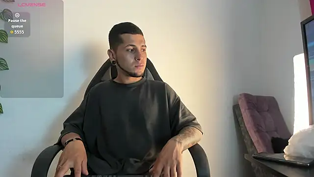 raven smith  online show from 3, 2, 2026