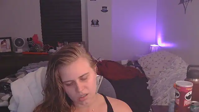 Snapshot of Sexyblonde12344 chatting on 16, 9, 2025 Sexyblonde12344 online show from 16, 9, 2025