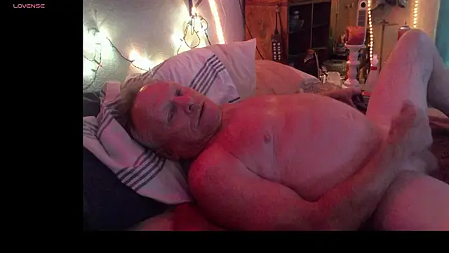 Snapshot of Pussyeat2please chatting on 13, 2, 2026 Pussyeat2please online show from 13, 2, 2026