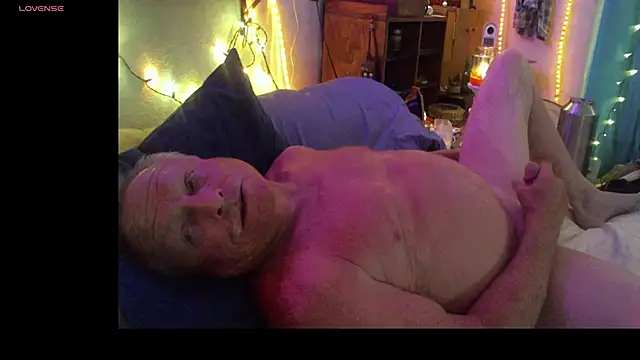 Snapshot of Pussyeat2please chatting on 17, 2, 2026 Pussyeat2please online show from 17, 2, 2026