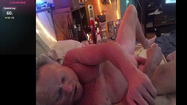 Snapshot of Pussyeat2please chatting on 7, 4, 2026 Pussyeat2please online show from 7, 4, 2026