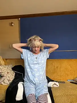 Snapshot of ladyboatlady chatting on 29, 10, 2025 ladyboatlady online show from 29, 10, 2025