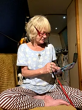 Snapshot of ladyboatlady chatting on 29, 10, 2025 ladyboatlady online show from 29, 10, 2025