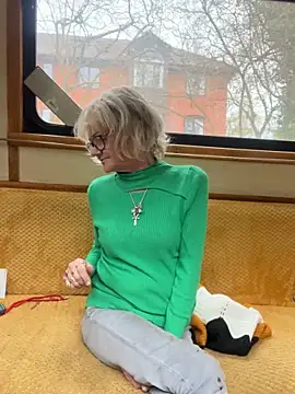 Snapshot of ladyboatlady chatting on 16, 11, 2025 ladyboatlady online show from 16, 11, 2025