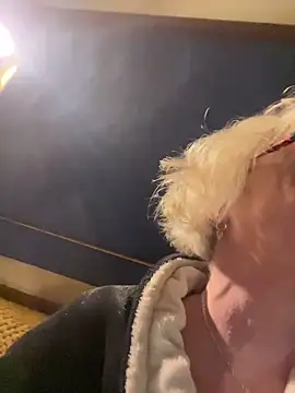 Snapshot of ladyboatlady chatting on 28, 11, 2025 ladyboatlady online show from 28, 11, 2025