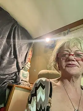 Snapshot of ladyboatlady chatting on 6, 3, 2026 ladyboatlady online show from 6, 3, 2026